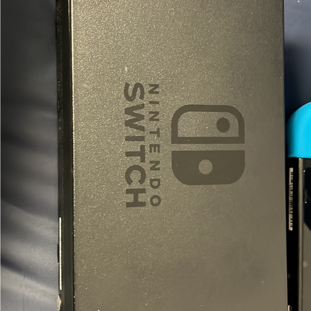 Nintendo Switch - Picture 4 of 6